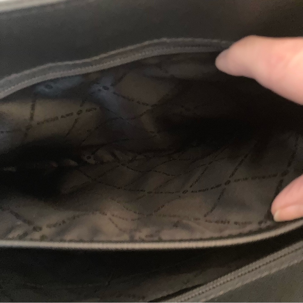 Michael Kors Jet Set Travel Tote - Picture 14 of 14